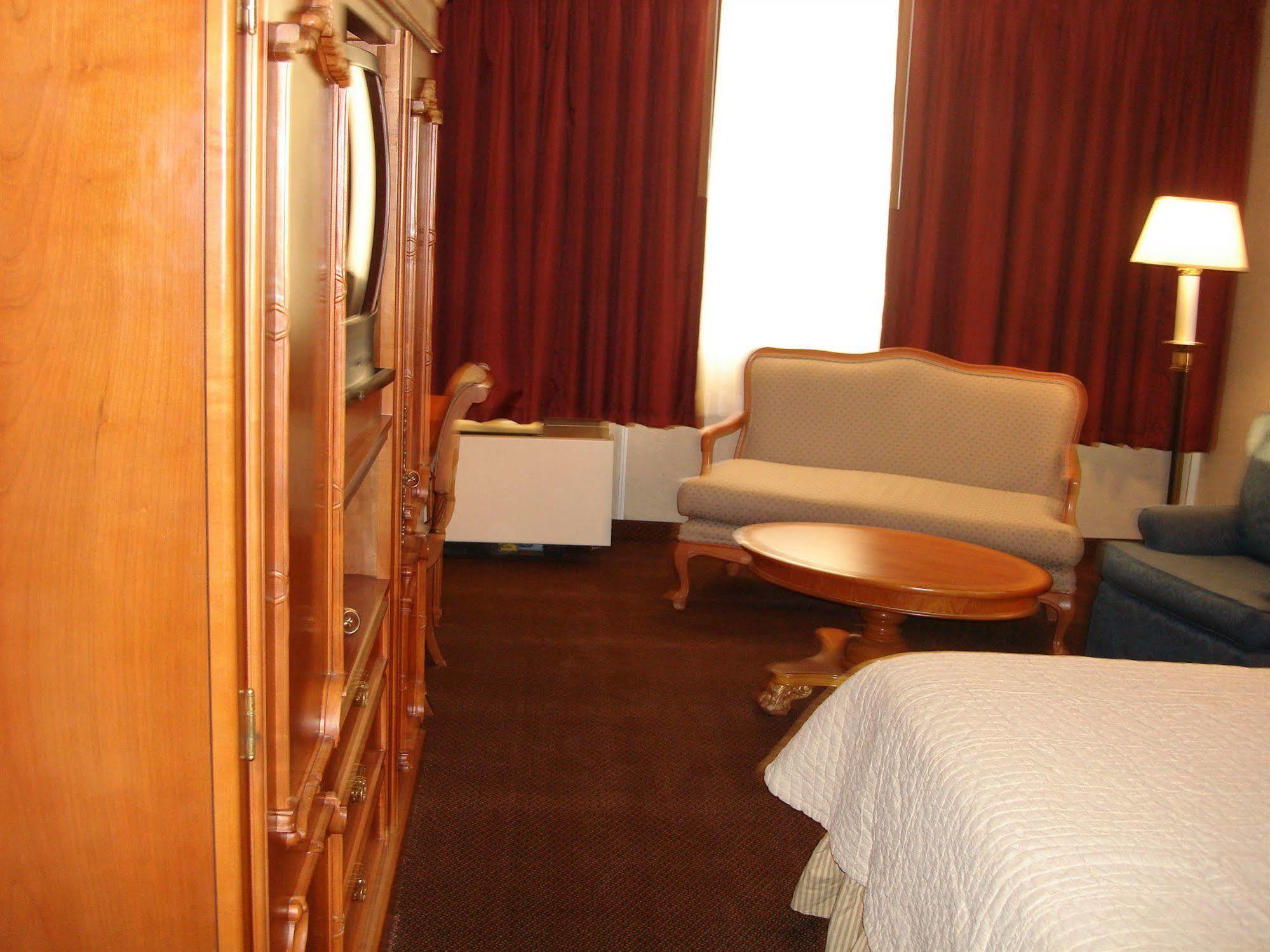 A Victory Inn & Suites - Muskegon Ngoại thất bức ảnh